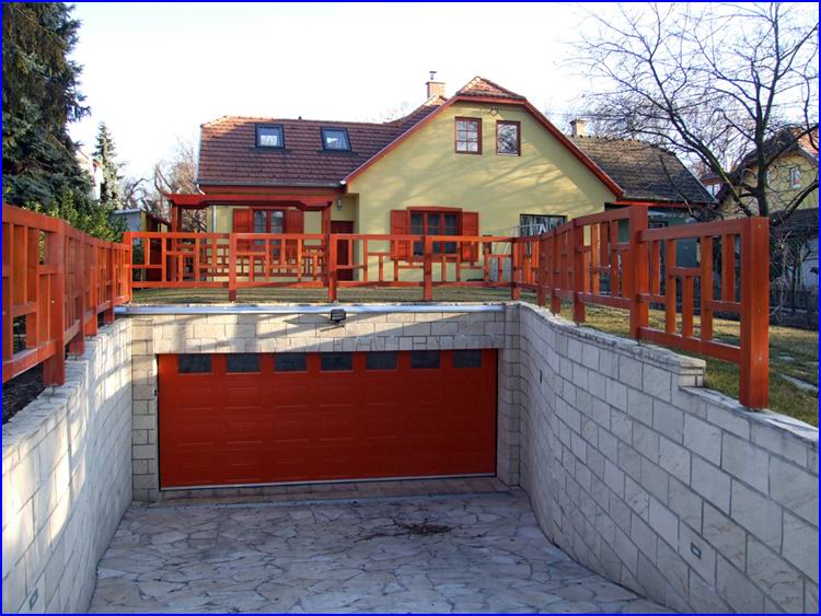 Egyedi színre festett ECOTOR garázskapu