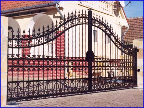 Kovácsoltvas szárnyas kapu